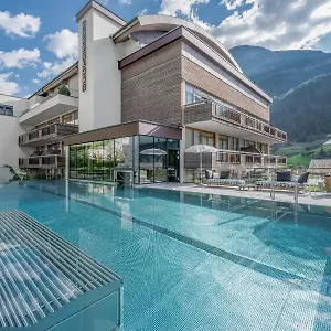 Hotel Bergland Design- Und Wellnesshotel, Sölden